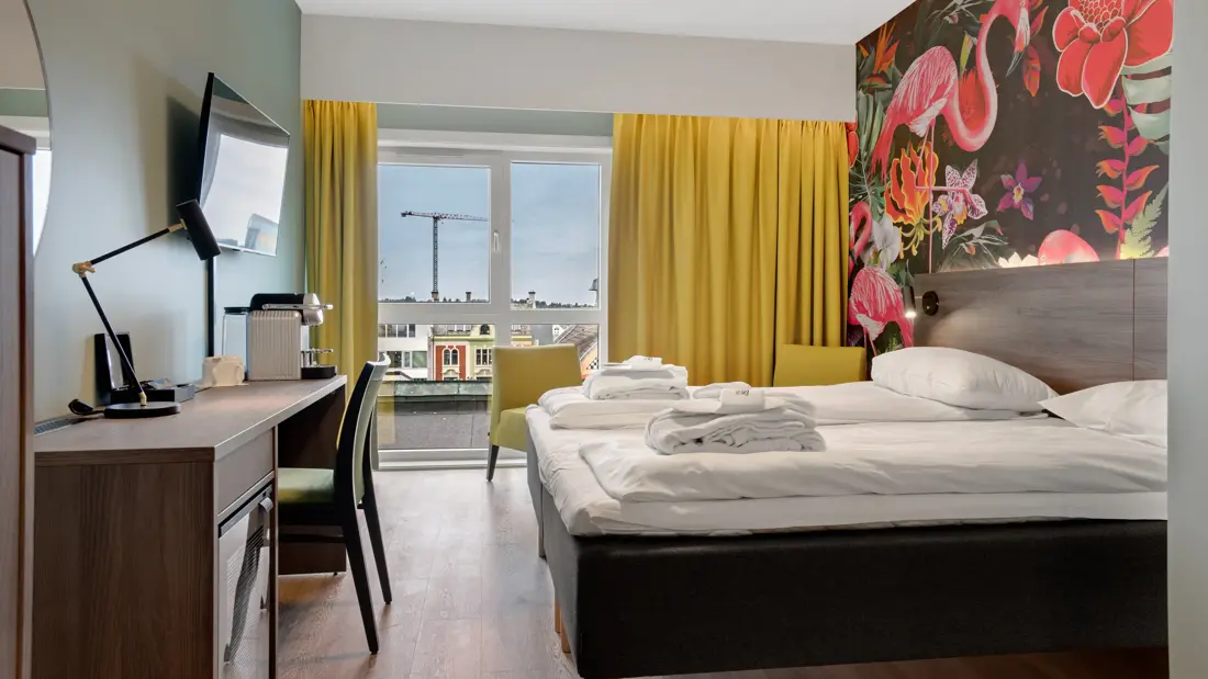 Business-TH-Saga-Vest