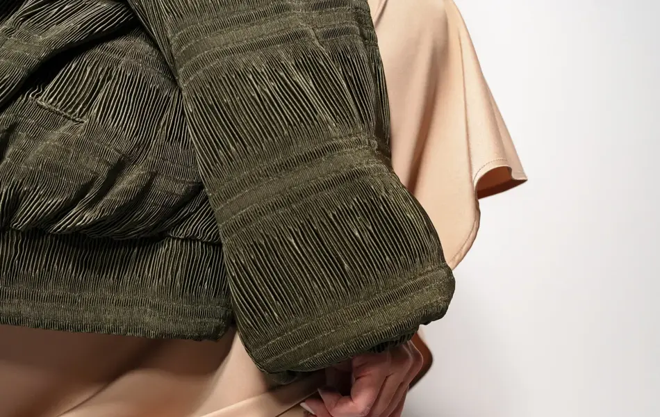 hvite sneakers med grønne detaljer