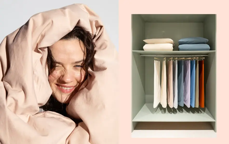 Dame pakket inn i en dyne, butikkhylle med sengetøy.