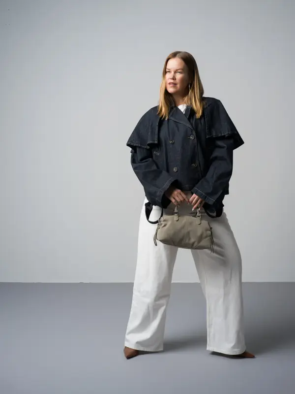 Gina Tricot trenchcoat 699 The Vibe bukser 2000 Gina Tricot veske 399 Scorett pumps 999-2