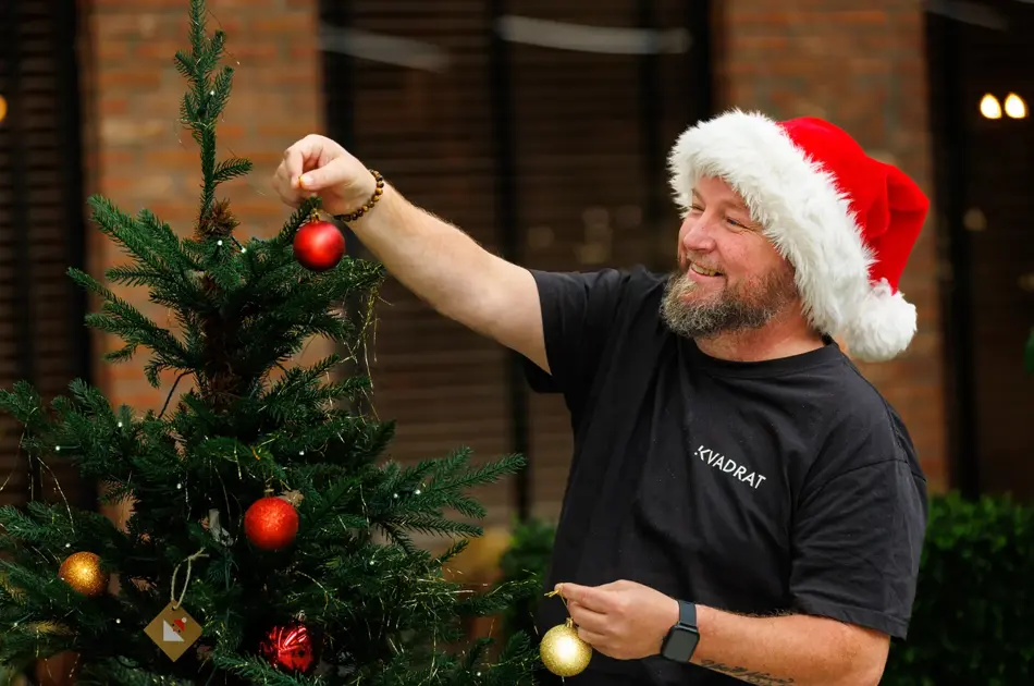 2025_kvadrat_jul_web_kampanjebilde_3-2