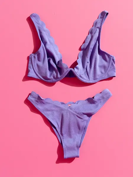 Badetøy i knalle farger til alle kropper sommeren 2022