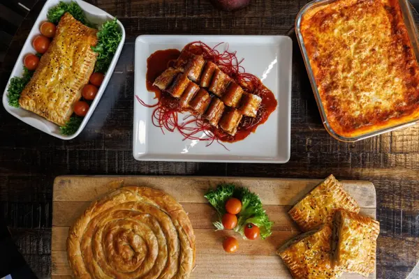 Ulike matretter på et bord 