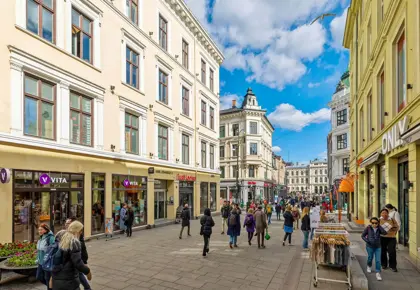 Gågaten Karl Johans gate i Oslo 
