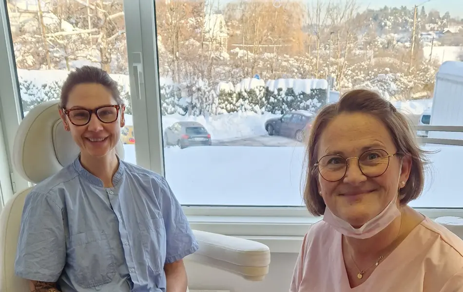 to damer i et behandlingsrom