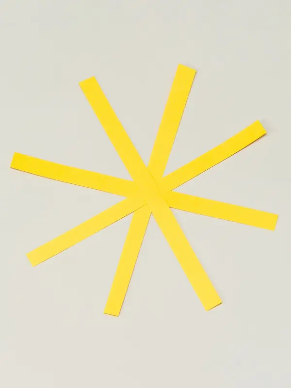 Gule striper lagt sammen til en stjerne