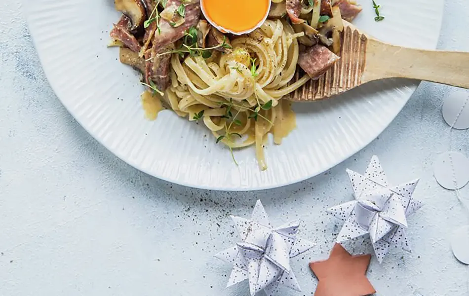 Pasta carbonara på en tallerken
