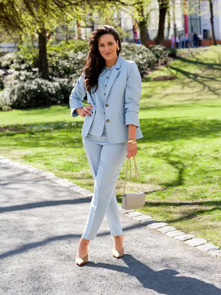 Blazer Cubus 999 Vest Cubus 499 Bukse Cubus 599 Veske Helt Coco Øredobber Gina Tricot 149 Sko Zara 499-1