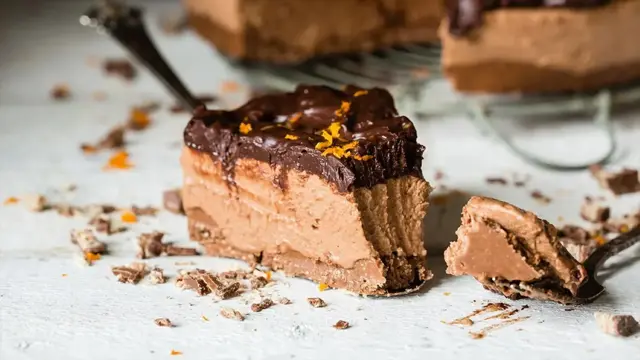 Sjokolade kake med kvikklunsj og appelsin