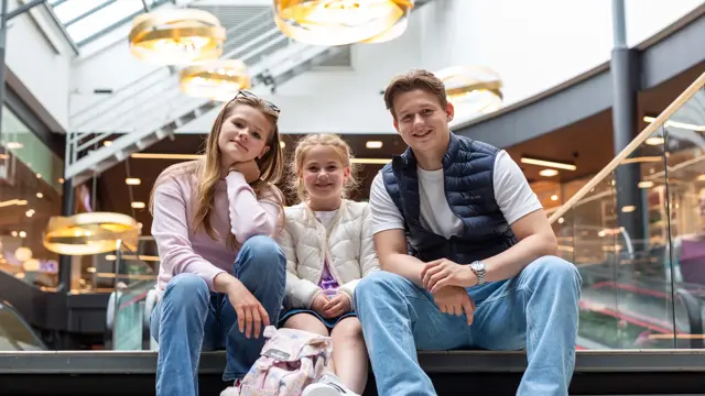 Bilde av barn i klær til skolestart