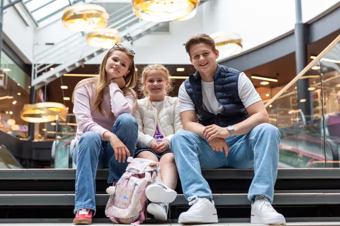 Bilde av barn i klær til skolestart