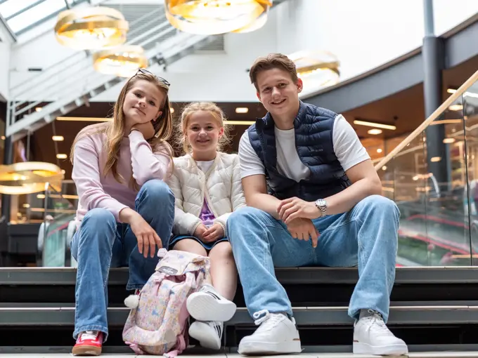 Bilde av barn i klær til skolestart