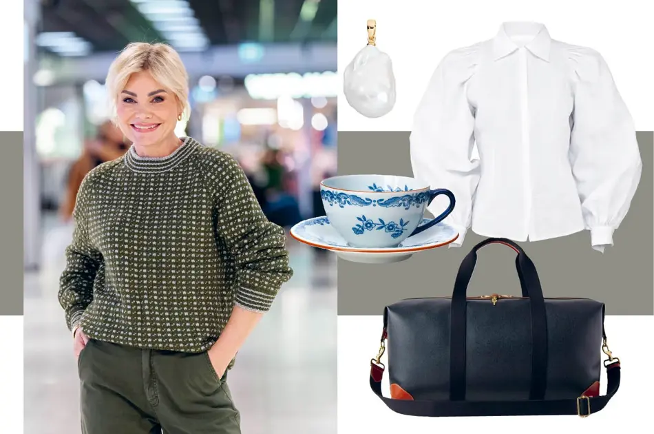 Personal shopper Marianne Stene i grønn islender, saltvannsperle-anheng, linbluse, kaffekopp og skål og Mulberry weekendbag