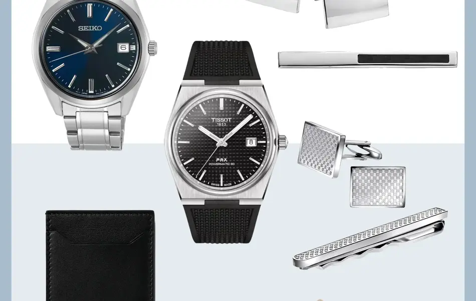 Klokke mansjettknapper i sølv, slipsnål, klokke med sort reim, sett med mansjettknapper og slipsnål, kortholder, armbånd i skinn, bunadskniv