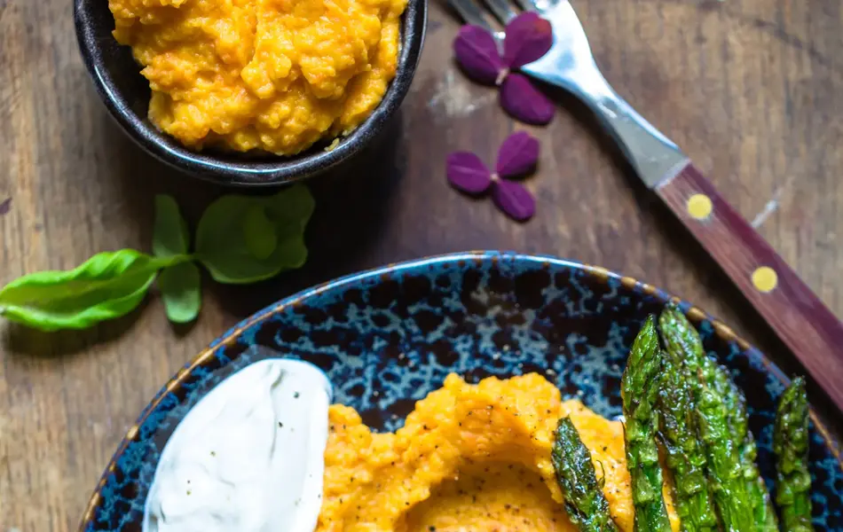 fiskepinner med søtpotetmos og asparges