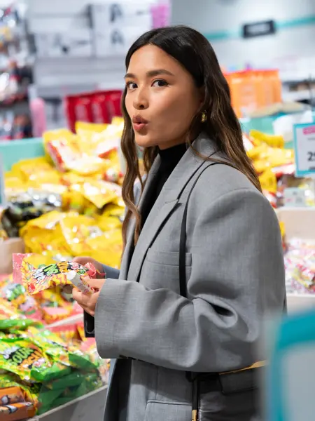 Tsutsumi Hoang med sine høstfavoritter fra Sandvika Storsenter 