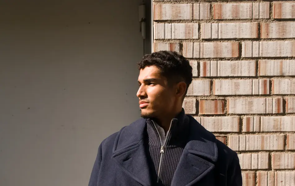 Mann viser høstmote