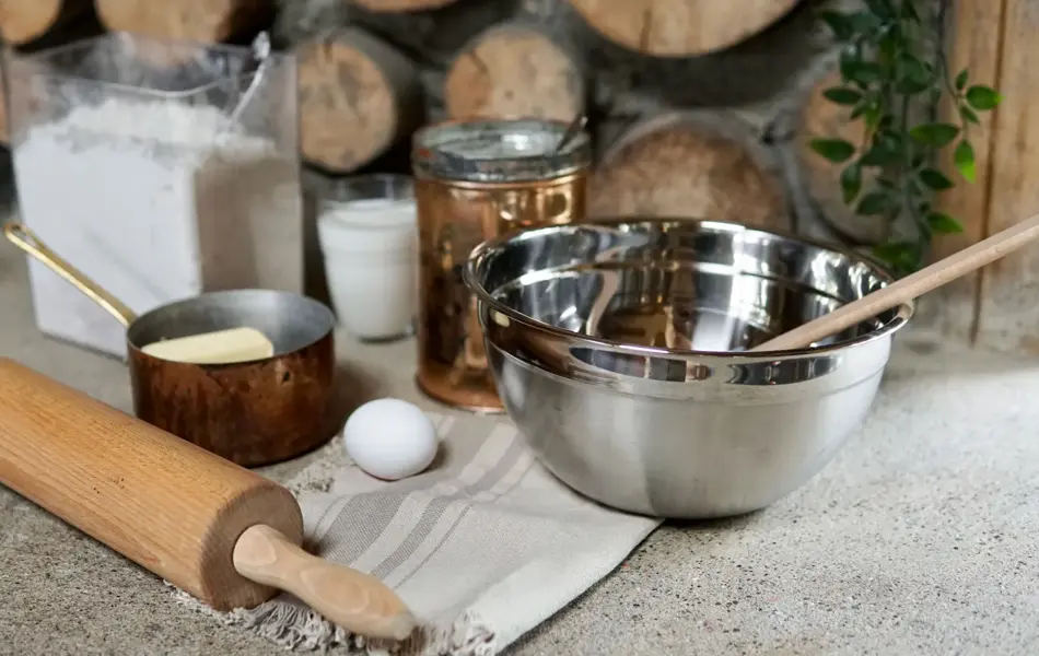 bilde av alt du trenger av redskaper og ingredienser