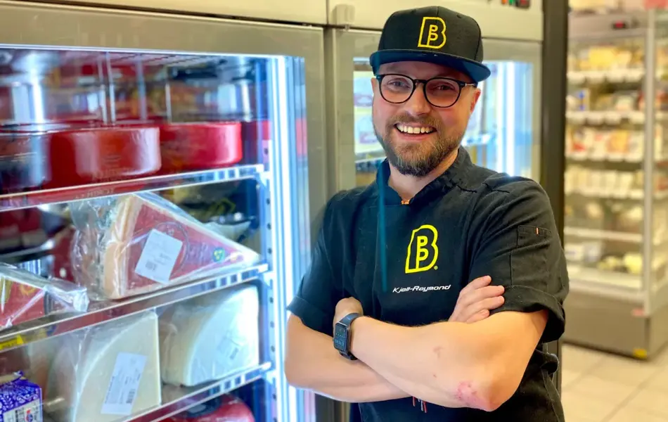 Mann i uniform fra Bunnpris & Gourmet på AMFI Alta