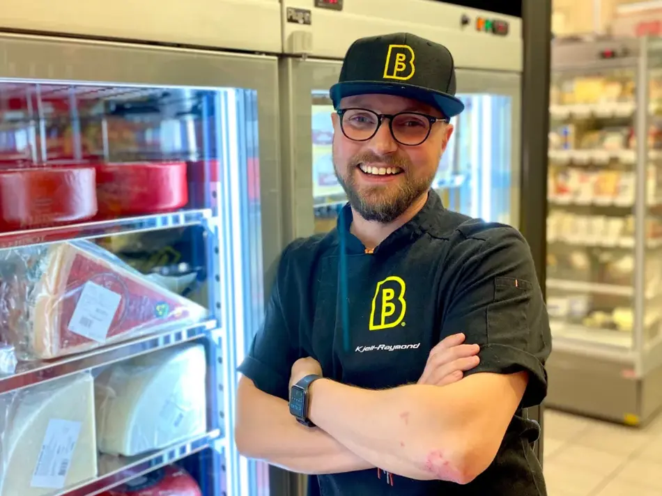 Mann i uniform fra Bunnpris & Gourmet på AMFI Alta