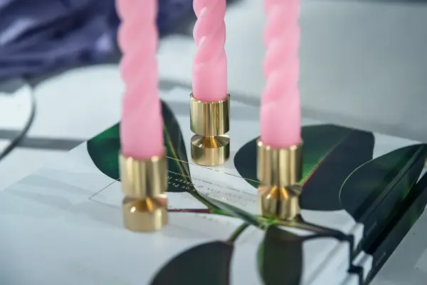 Lysestaker med rosa lys