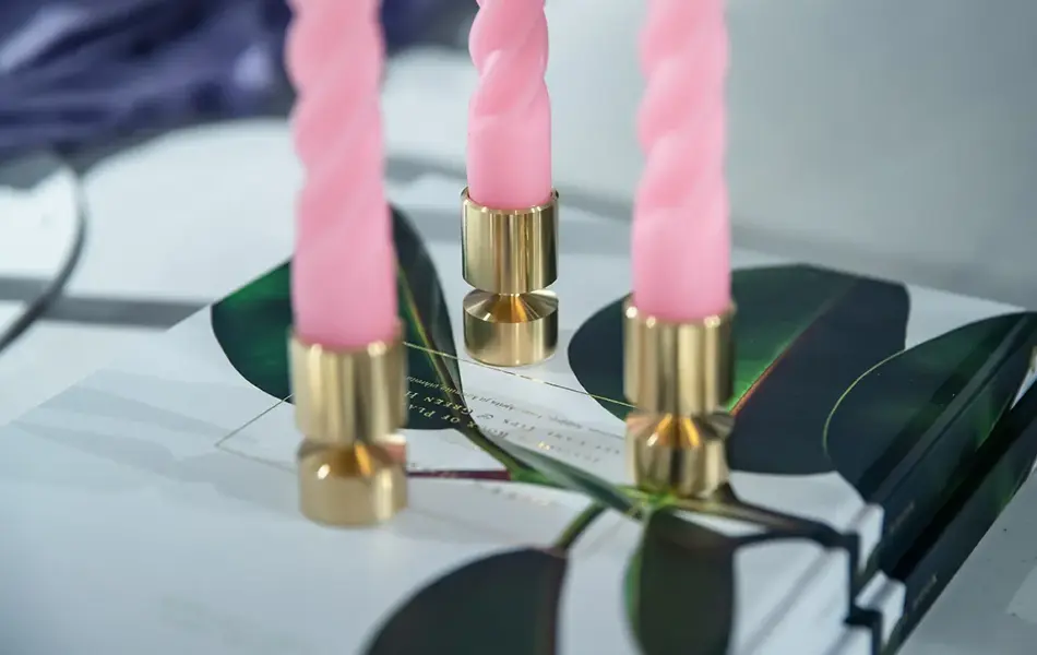 Lysestaker med rosa lys