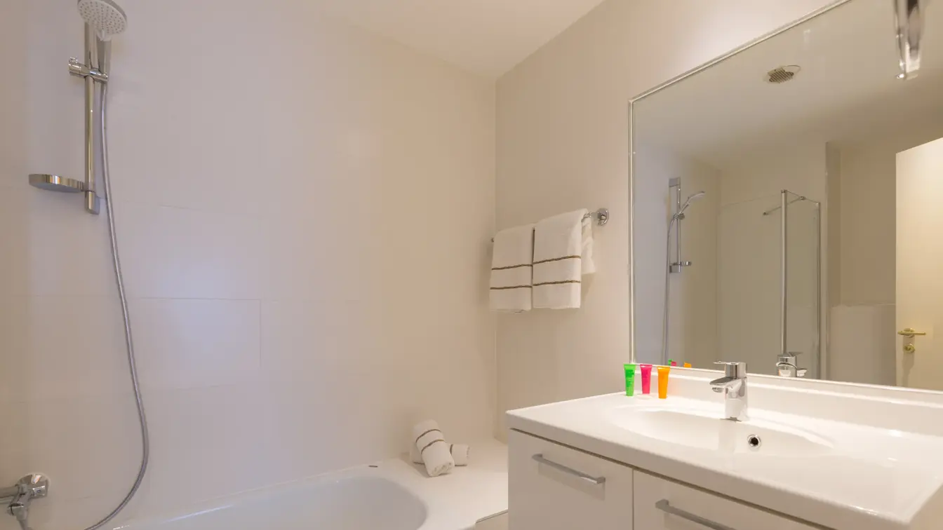 ThonResidenceParnasse_bathroom