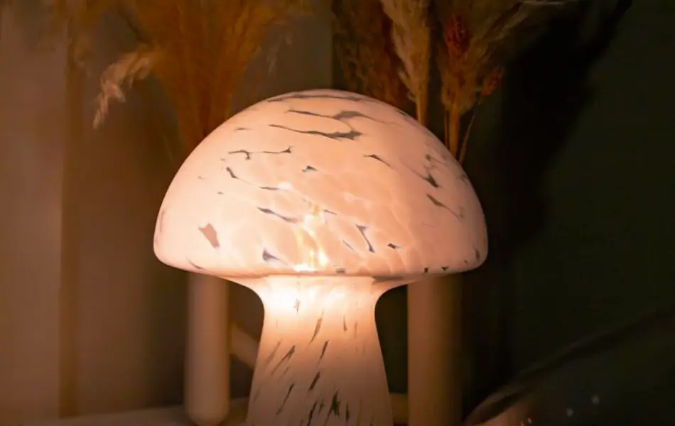 Sopplampe står på en benk.