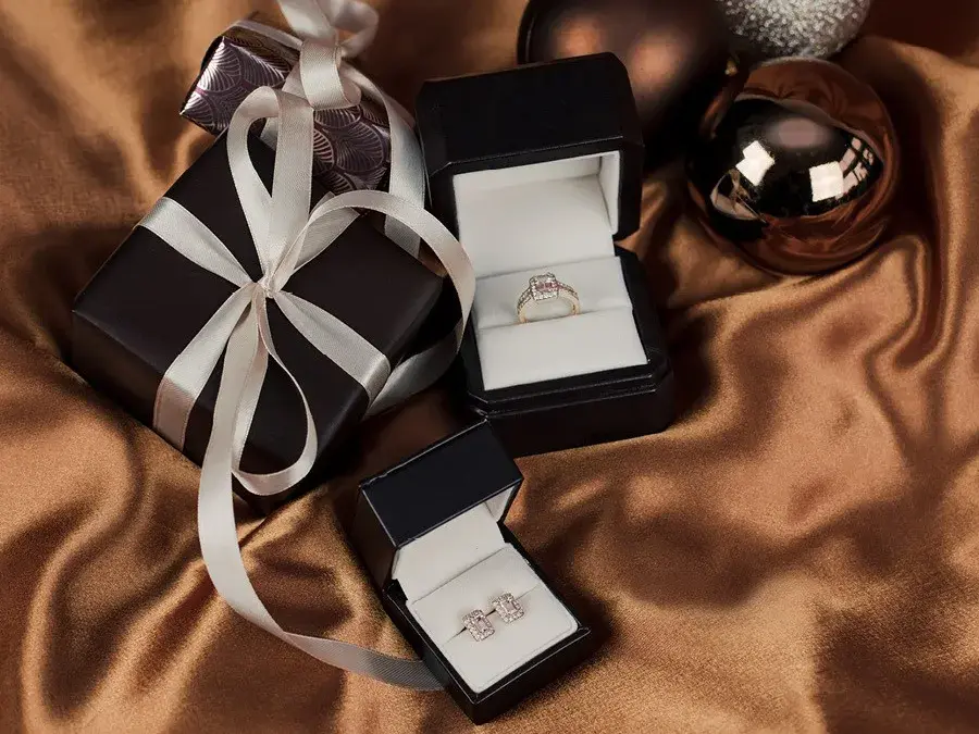 Ringer i egne bokser 