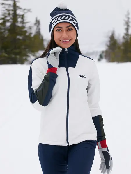 Ung dame i skitøy fra Swix