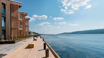 Bildet viser fasaden på boligprosjektet Lehmanns Brygge i Drøbak.