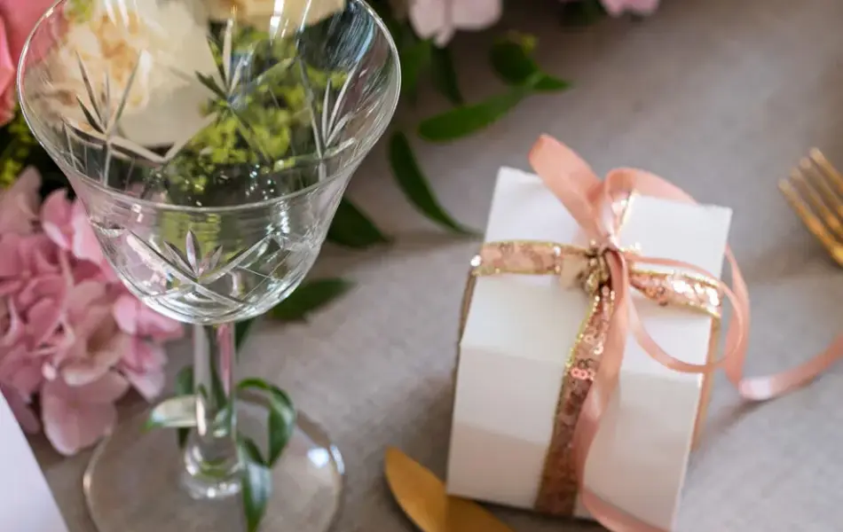 Pent dekket bord i rosa