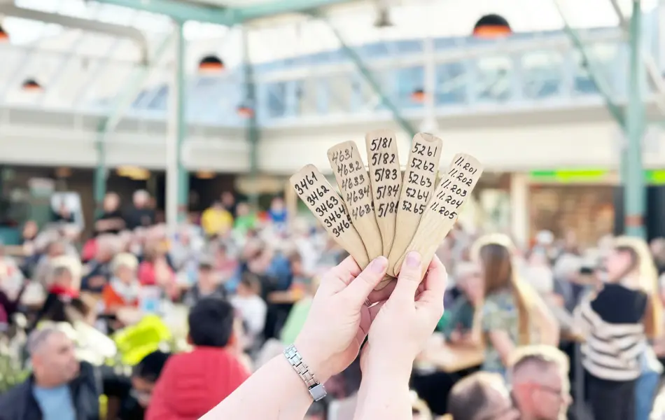 Bilde av årer fra basar til inntekt for Kreftforeningen i AMFI Knarvik