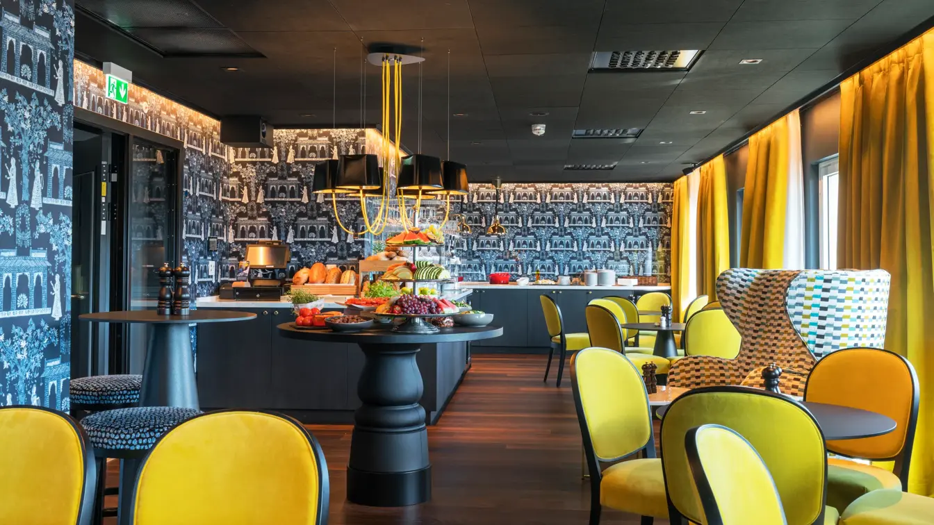 Stor og luftig lounge i toppetasjen på Thon Hotel Orion i Bergen sentrum. Gratis kveldsmat serveres her hver kveld.