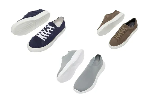 Tre herrejoggesko i blå med hvite lisser, grønn med hvite såler og grå med hvite såler.