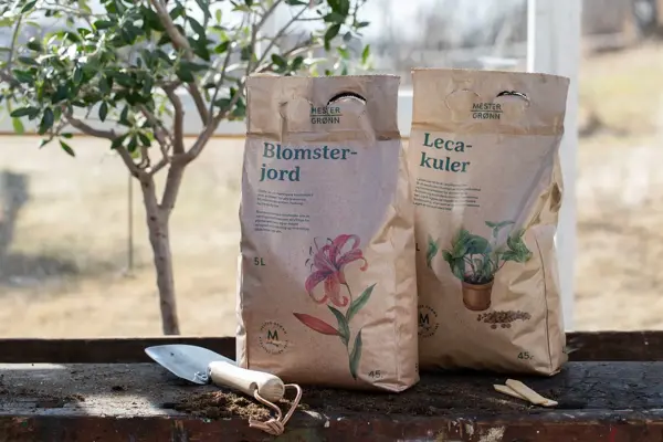 Blomsterjord og leca-kuler poser