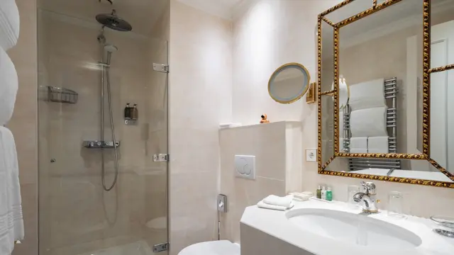 Stanhope_Hotel_Classic_Single_Bathroom