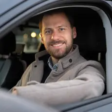 Bilder av kundereise når man parkerer eller lader