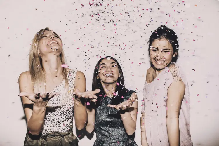 Sliter du med å finne årets juleantrekk? Her er tips til hva du kan ha på deg til julens mange festligheter.