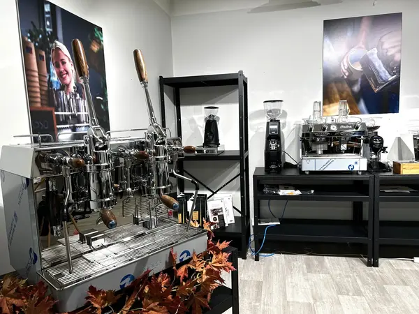 showroom med kaffemaskiner