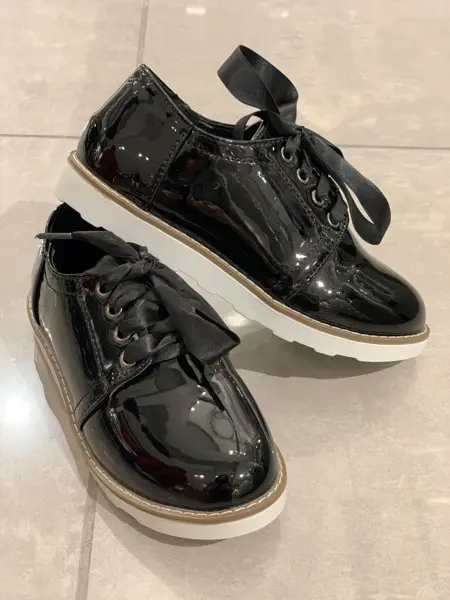 sorte lakksko fra mani