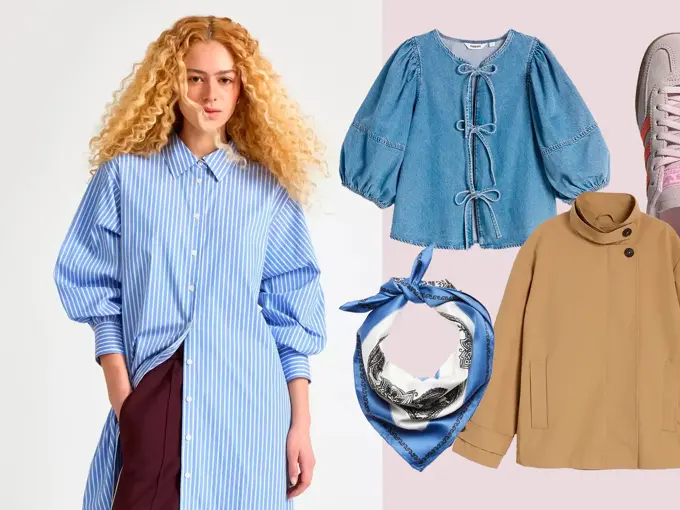 Damemodell med lang blåstripete skjortekjole, produktbilder jeanstopp, Adidas Samba sneakers, beige kort trenchjakke, blåmønstret halstørkle.