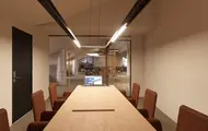 Illustrasjonsbilde av et kontorprosjekt på Thon Senter Sartor. Bildet viser et møterom.