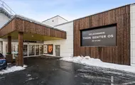 Fasadebilde av Thon Senter Os, inngang.