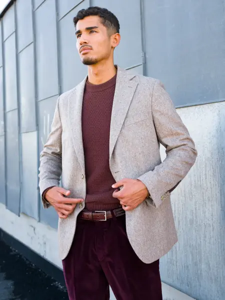 Mann viser høstmote