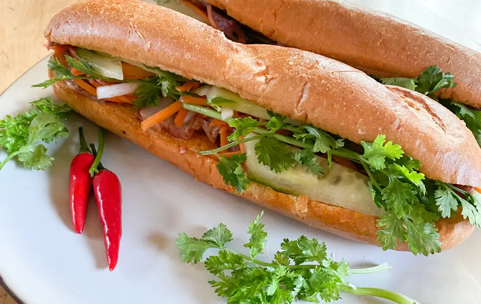 banh mi med bbq svin