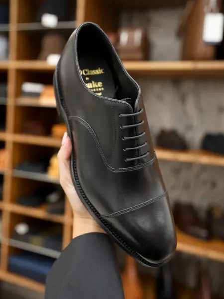 Sort herresko fra Volt