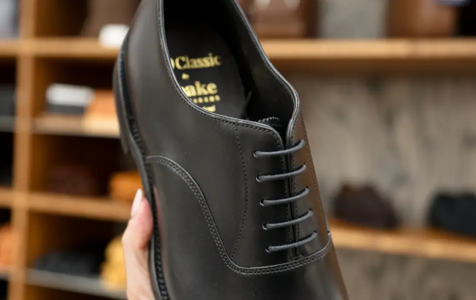 Sort herresko fra Volt