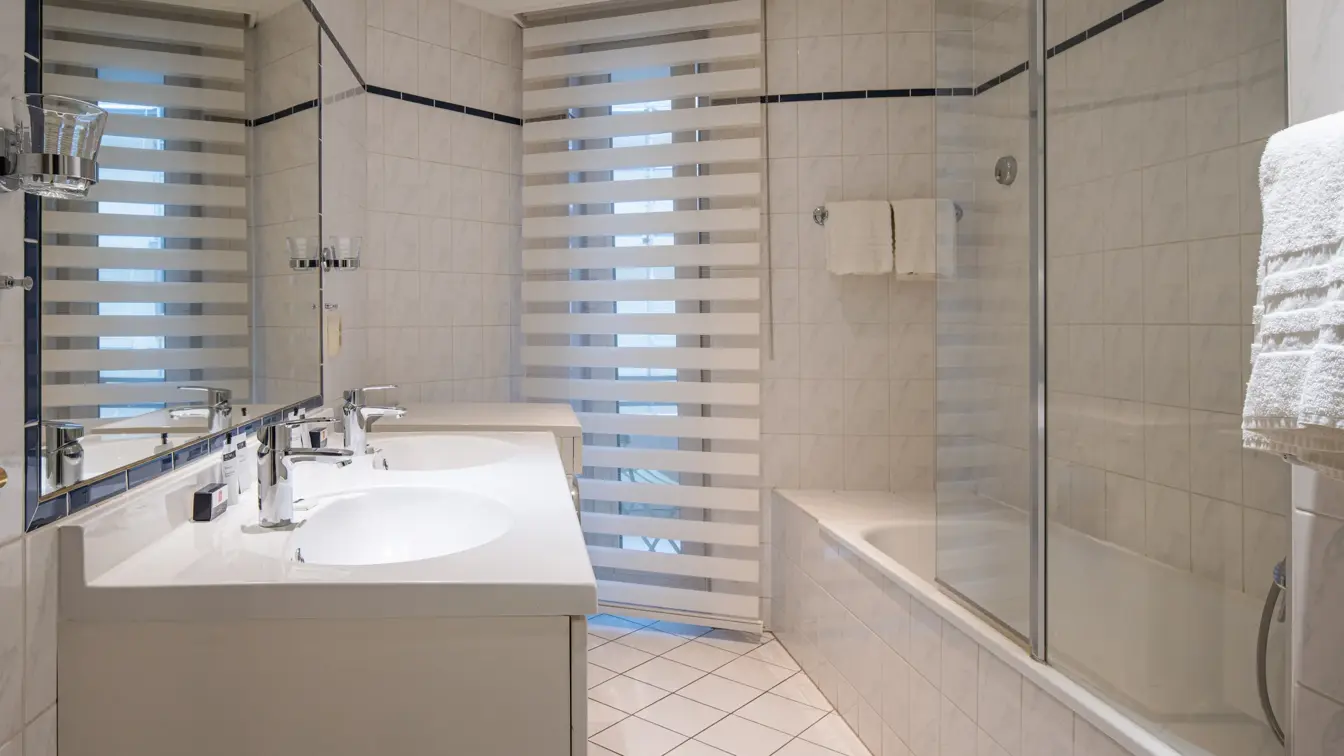 Thon_Residence_Parnasse_ApartmentBedroom