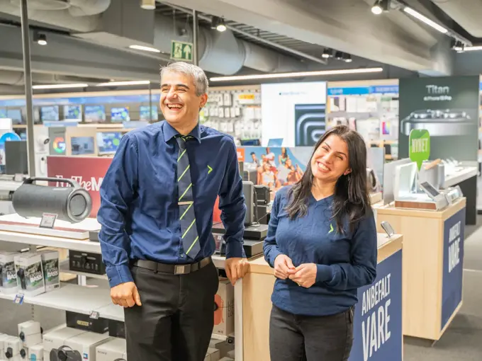 To som smiler og ler